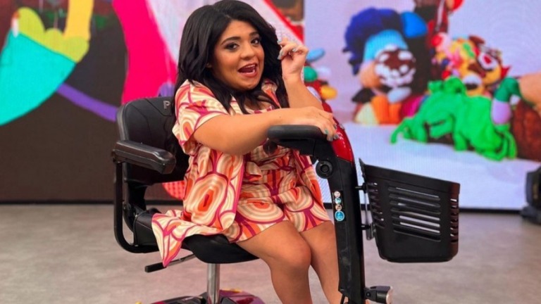 Pequena Lo negocia com a RedeTV! para apresentar o Encrenca