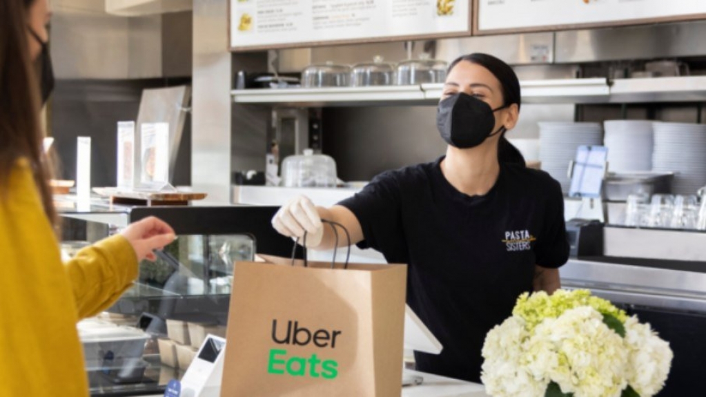 Sem Uber Eats, donos de restaurantes se sentem dependentes do iFood Sem Uber Eats, donos de restaurantes se sentem dependentes do iFood