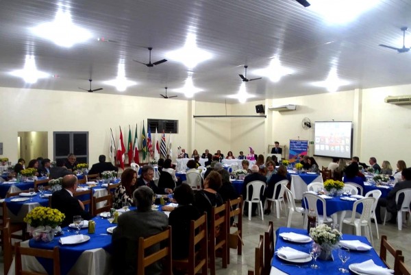 Rotary Marília-Leste empossa nova diretoria