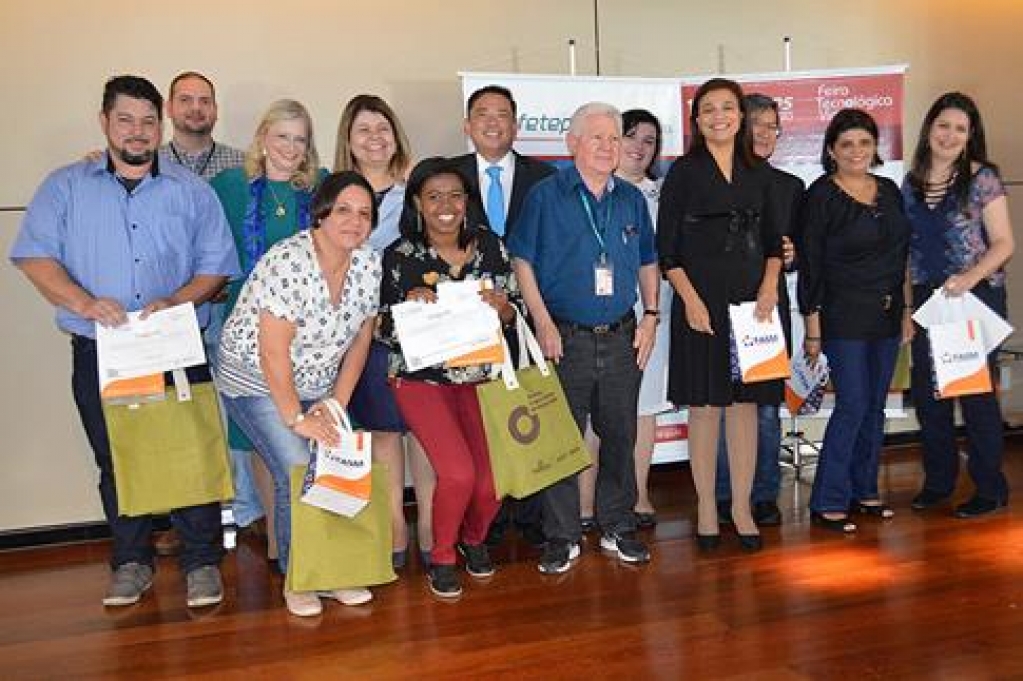 Estudantes de Marília premiados em feira estadual de tecnologia