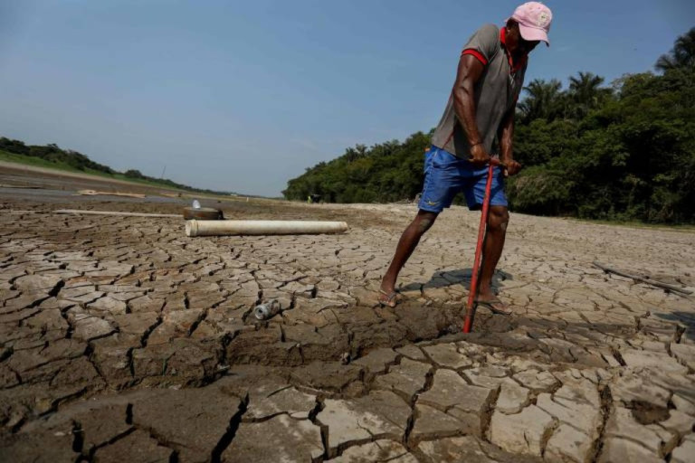Em meio à forte seca, Conab distribui 50 mil cestas de alimentos para pequenos agricultores do Amazonas