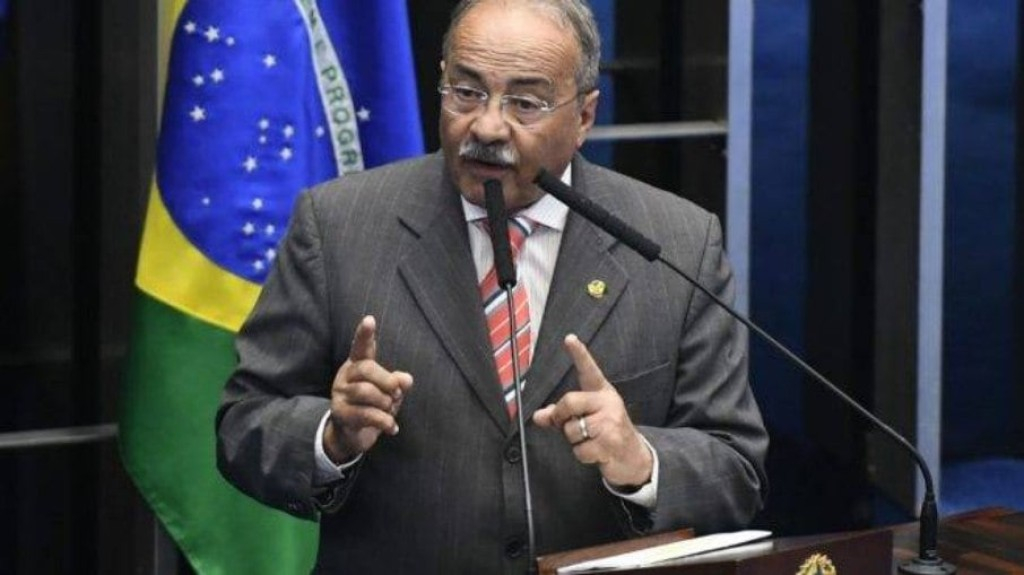 Yanomami: Senador pego com dinheiro na cueca é presidente da comissão