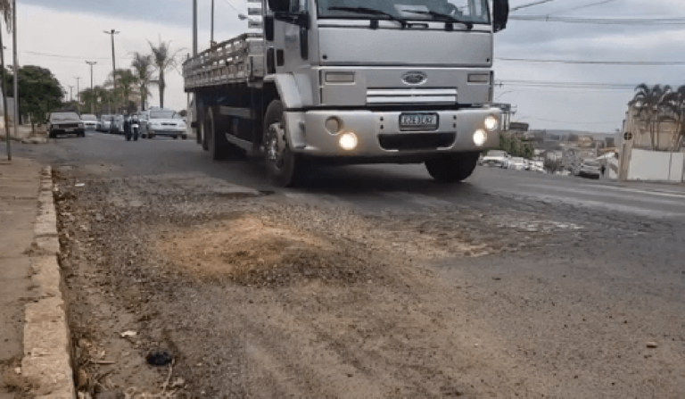 Garça inicia reparos em avenidas danificadas após desvio da SP-294