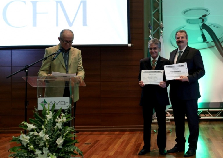 Advogado Antonio Carlos roselli (dir), participa em debate nacional pela Famema – Divulgação