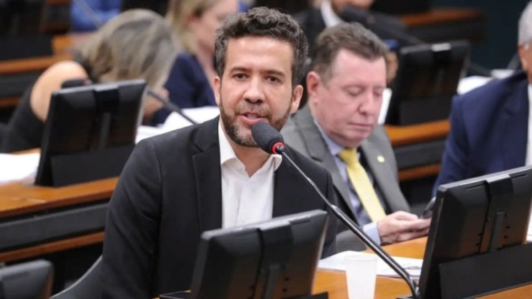 Redação GPS Em sessão tumultuada, Conselho de Ética arquiva processo contra Janones