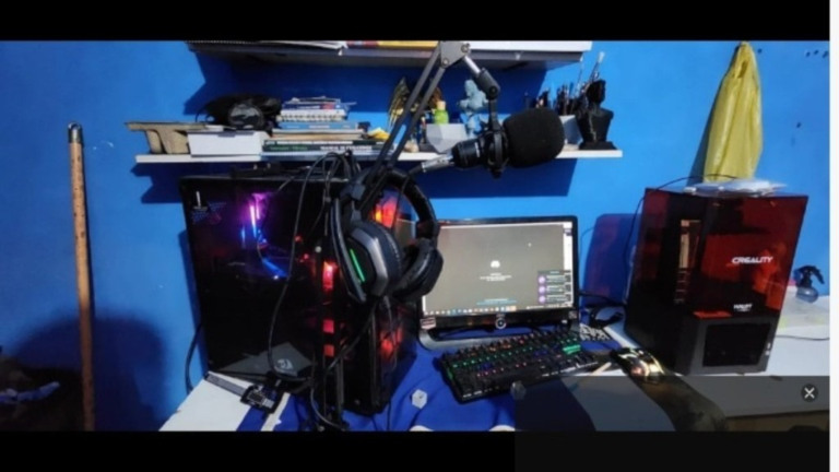 Divulgação Computador utilizado por um dos adolescentes para a prática dos crimes no Discord