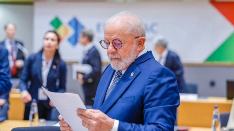 redacao@odia.com.br (IG) A parada no país foi para o abastecimento do avião presidencial