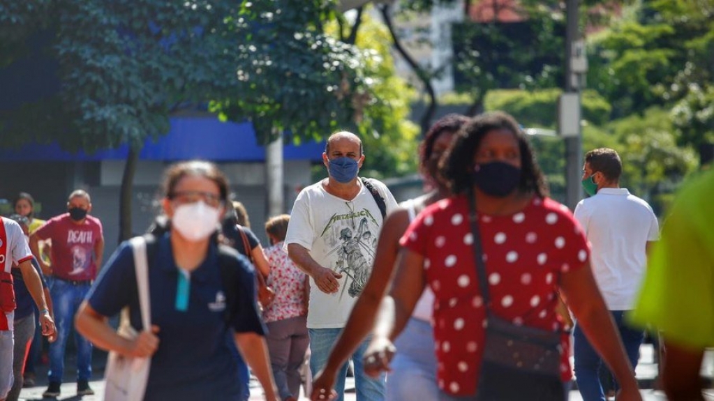 Covid-19: transmissão continua intensa e não é hora de relaxar, diz Opas