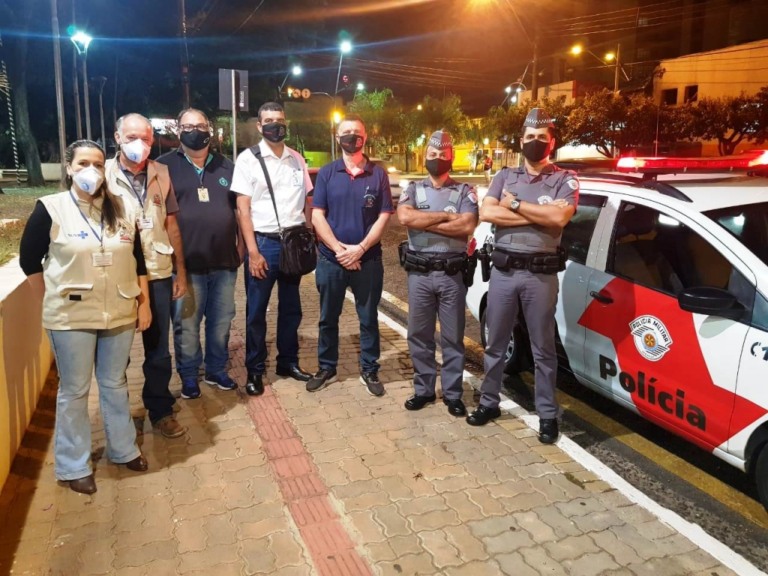 Fiscalização noturna em bares e restaurantes multa duas empresas; ação será repetida