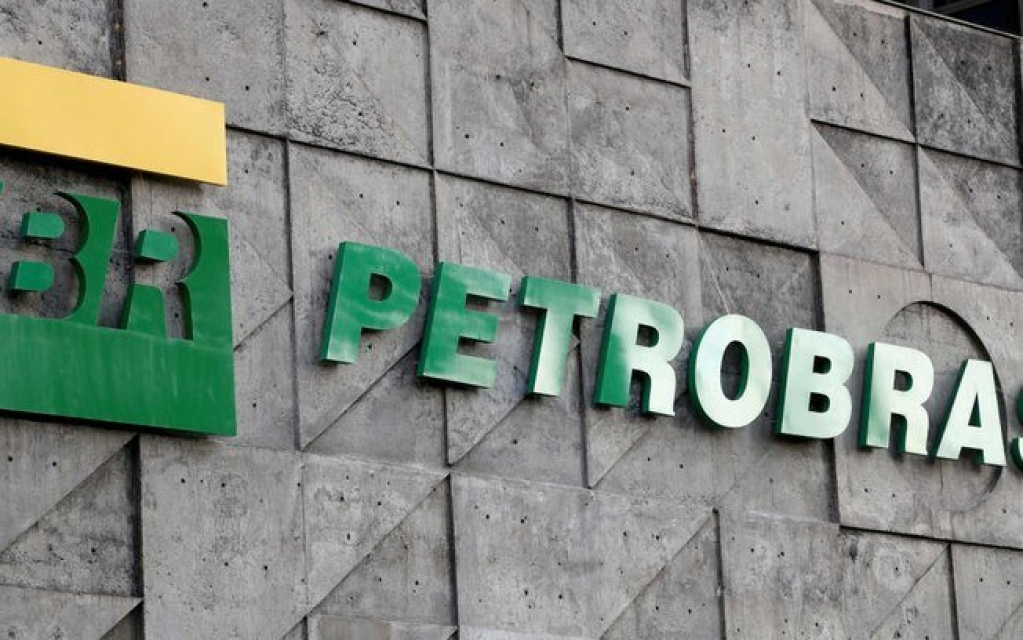 Gasolina precisa subir para Petrobras continuar sendo privatizada Gasolina precisa subir para Petrobras continuar sendo privatizada