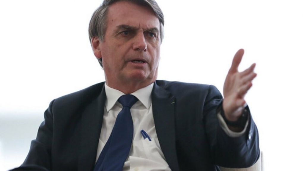 Bolsonaro nega informação privilegiada da Petrobras: "Precisa bola de cristal?"