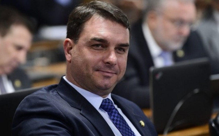 Senador Flávio Bolsonaro, filho do presidente, é diagnosticado com coronavírus