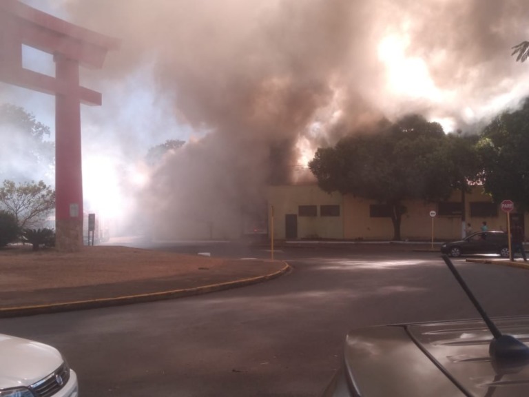 Incêndio destrói prédio de associação de catadores de recicláveis em Araçatuba