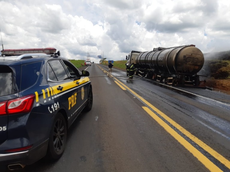 Fogo em carreta causa 7km de congestionamento