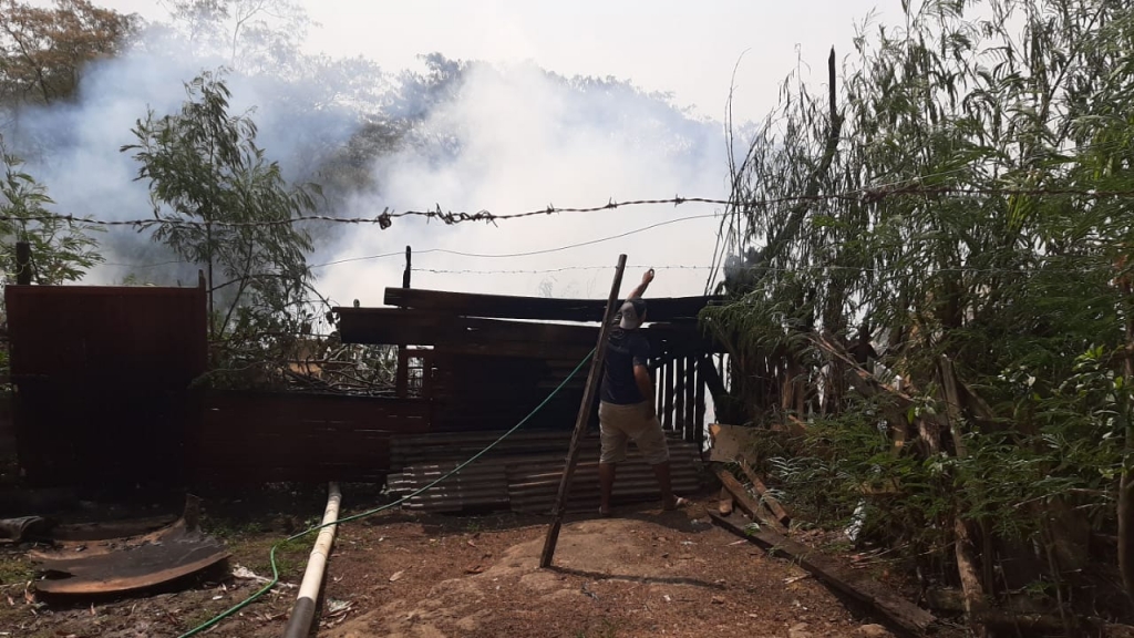 Fogo em vale atinge casas da comunidade Toffoli na zona sul de Marília Fogo em vale atinge casas da comunidade Toffoli na zona sul de Marília