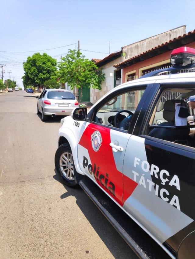 PM flagra negociação e prende acusado de tráfico em Marília