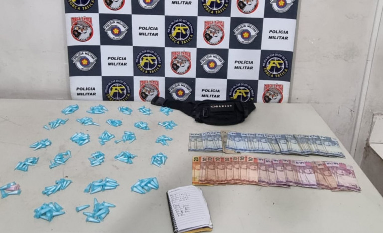 Homem é preso acusado de abandonar bolsa com drogas em Marília