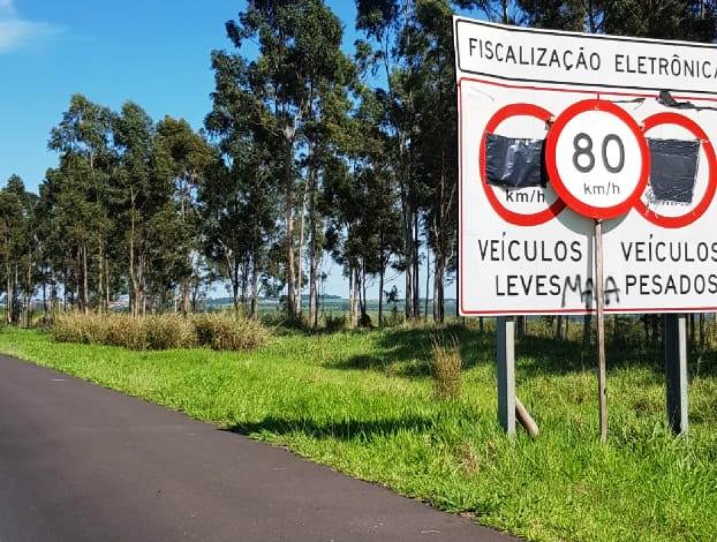 DER reduz velocidade e improvisa sinalização na rodovia Marília-Bauru