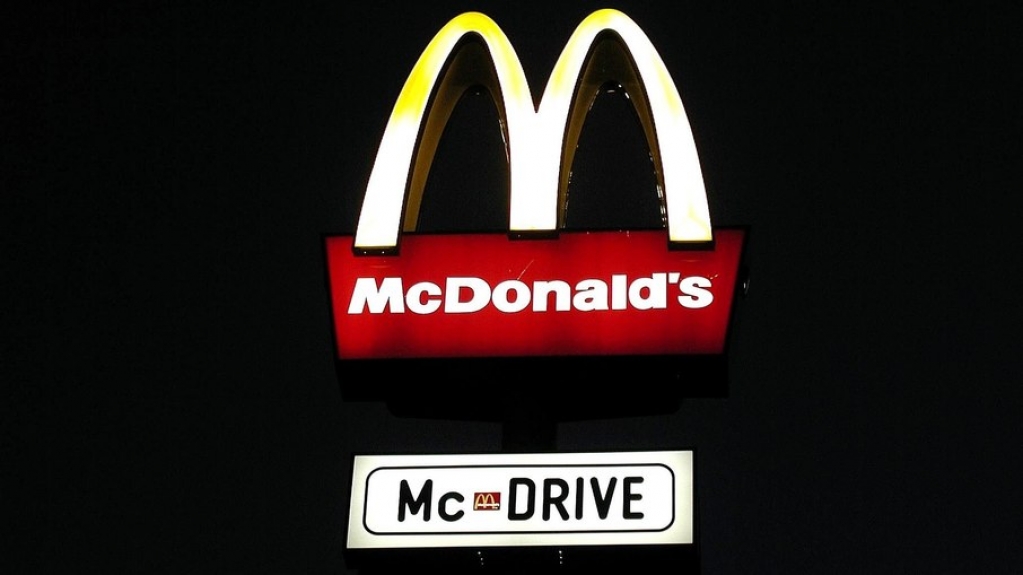 Funcionária do Mc Donalds alega ter sido demitida por cuidados contra a Covid-19 Funcionária do Mc Donalds alega ter sido demitida por cuidados contra a Covid-19