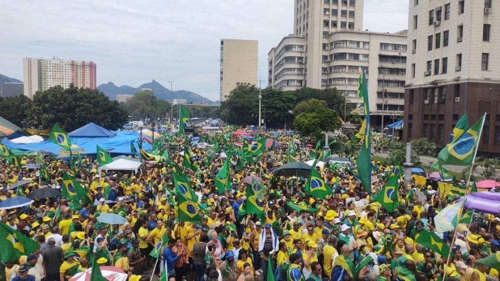 Feriado da Proclamação tem protestos contra Lula pelo país