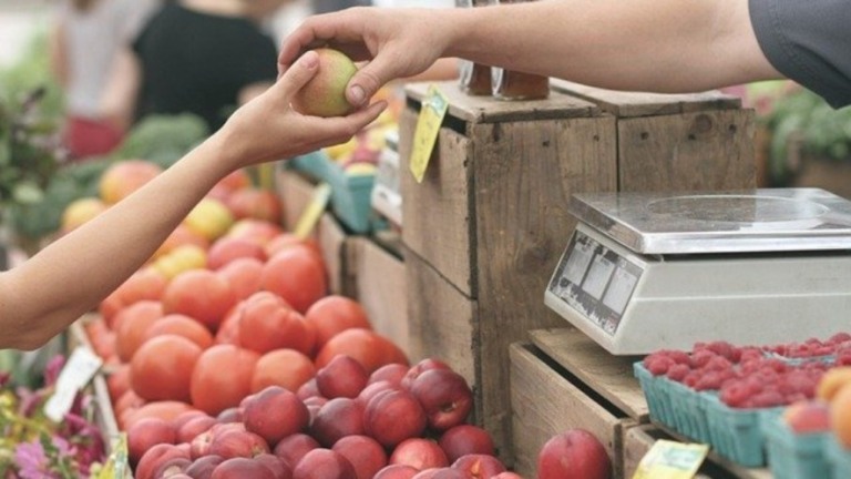 SP: após 'golpe da fruta', três barracas são interditadas no Mercadão