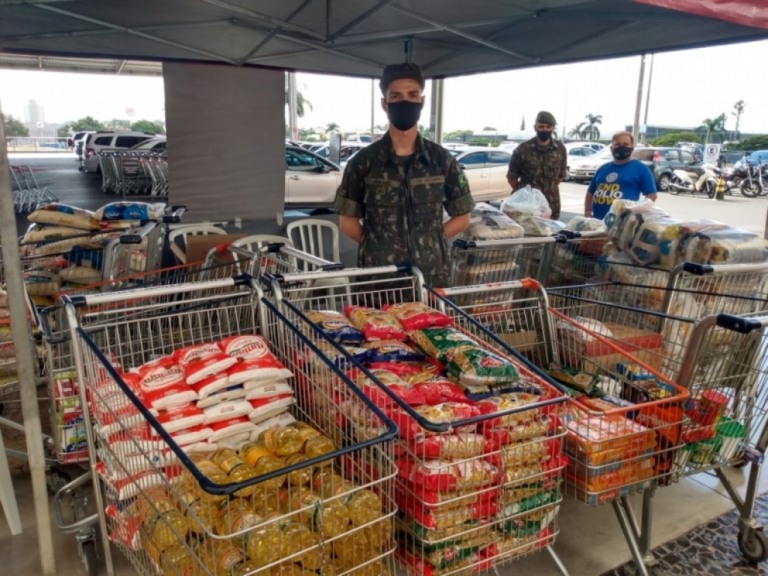 Moradores doam 2,5 toneladas de alimentos contra fome em Marília