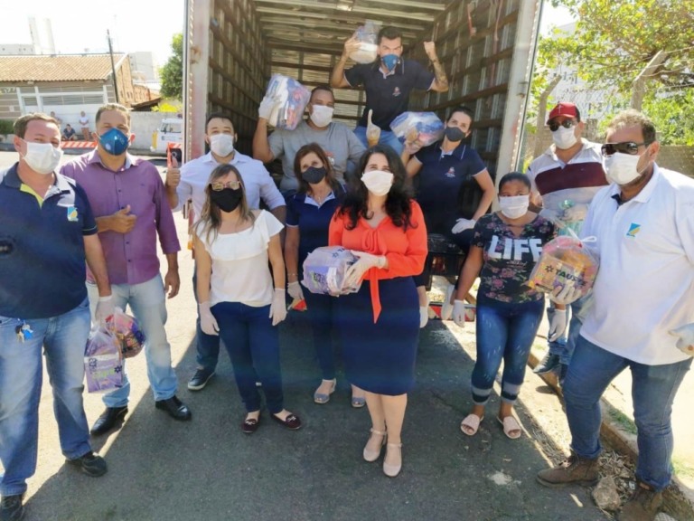 Fundo Social entrega castas básicas em Marília; 650 no primeiro dia