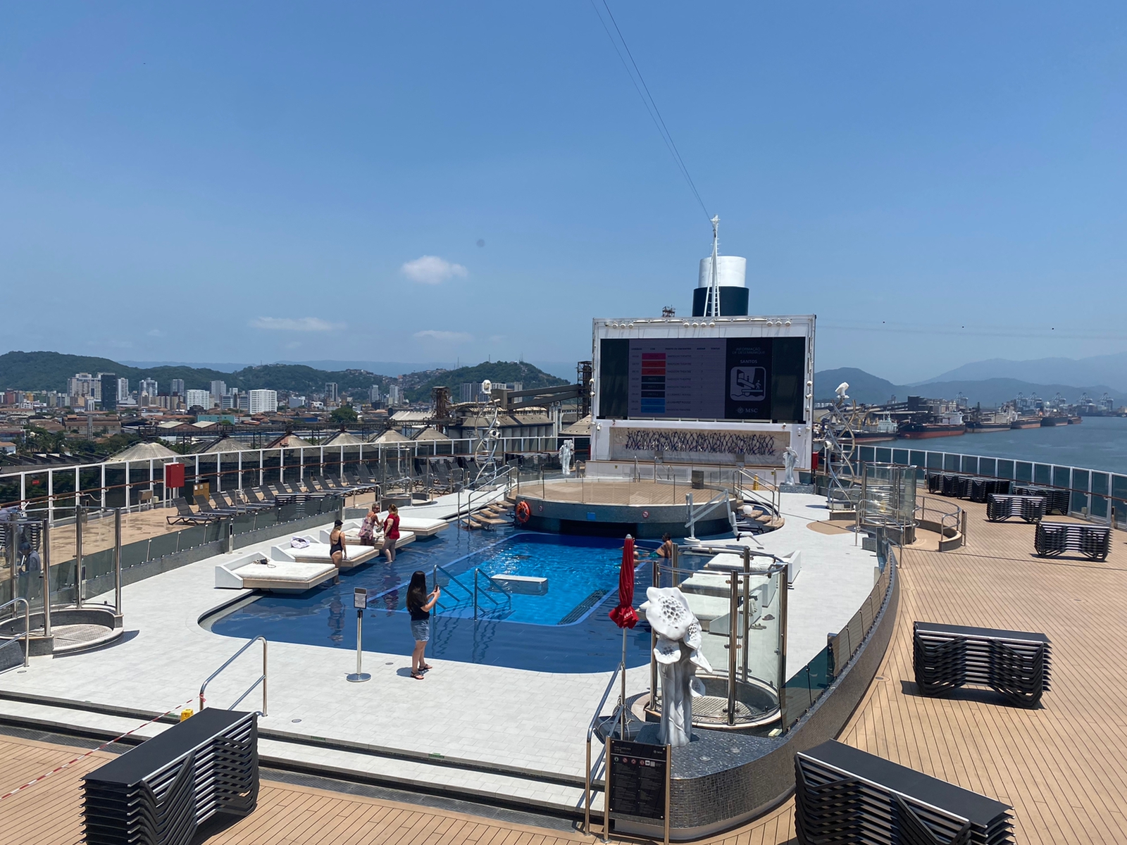 Vista de um dos decks com piscina. Foto: Gabrielle Gonçalves/iG Turismo