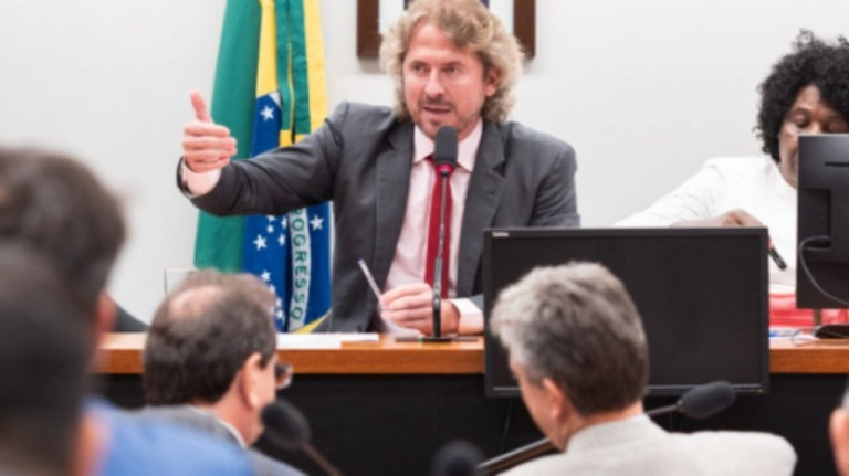 Líder do PT na Câmara diz que denúncia contra Abin é 'gravíssima'