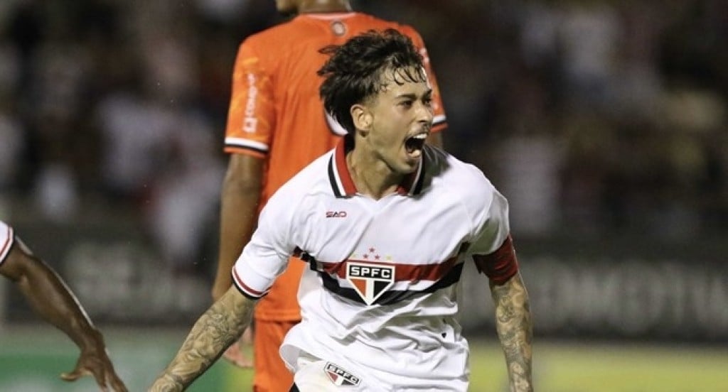 São Paulo vence de virada e se classifica na Copinha