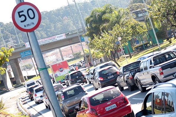 Justiça libera e limite de velocidade sobe nas marginais de SP