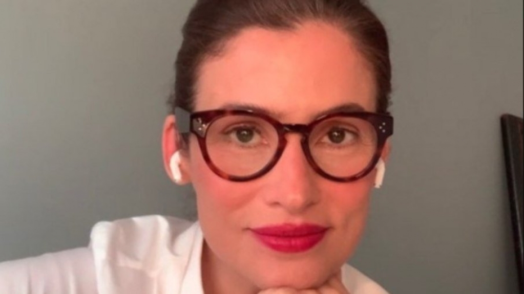 Renata Vasconcellos tranquiliza fãs após pegar Covid: "Estou inteira" Renata Vasconcellos tranquiliza fãs após pegar Covid: "Estou inteira"