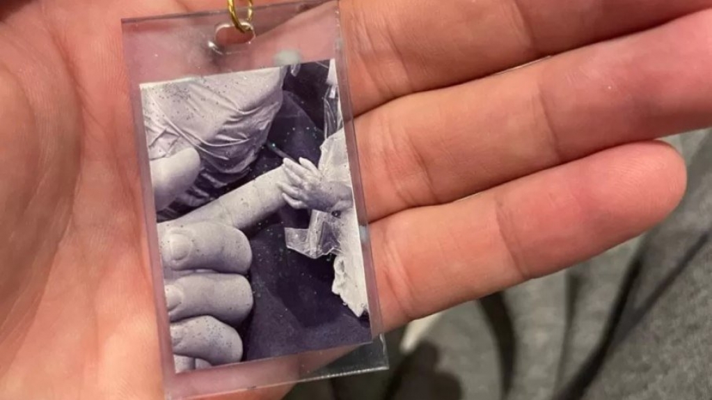 Whindersson posta foto de chaveiro com a mão de filho que morreu Whindersson posta foto de chaveiro com a mão de filho que morreu