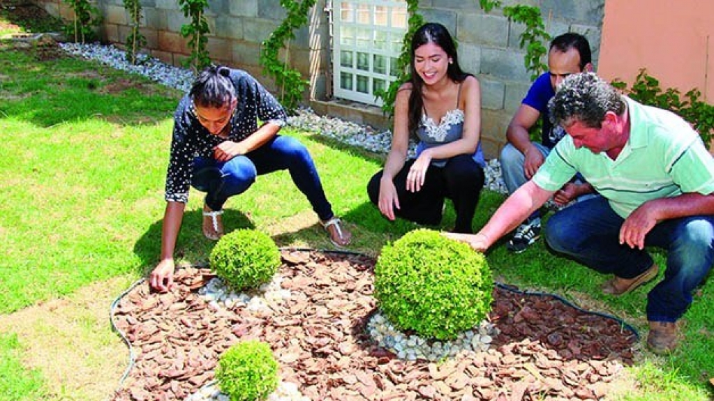 Senac tem 34 vagas gratuitas para cursos de jardineiro e produtor de bijuteria