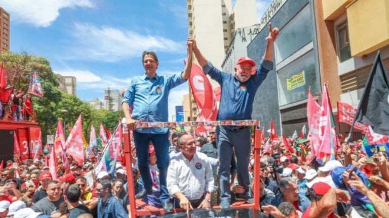 Eleições SP: em campanha, Haddad associa Tarcísio à milícia
