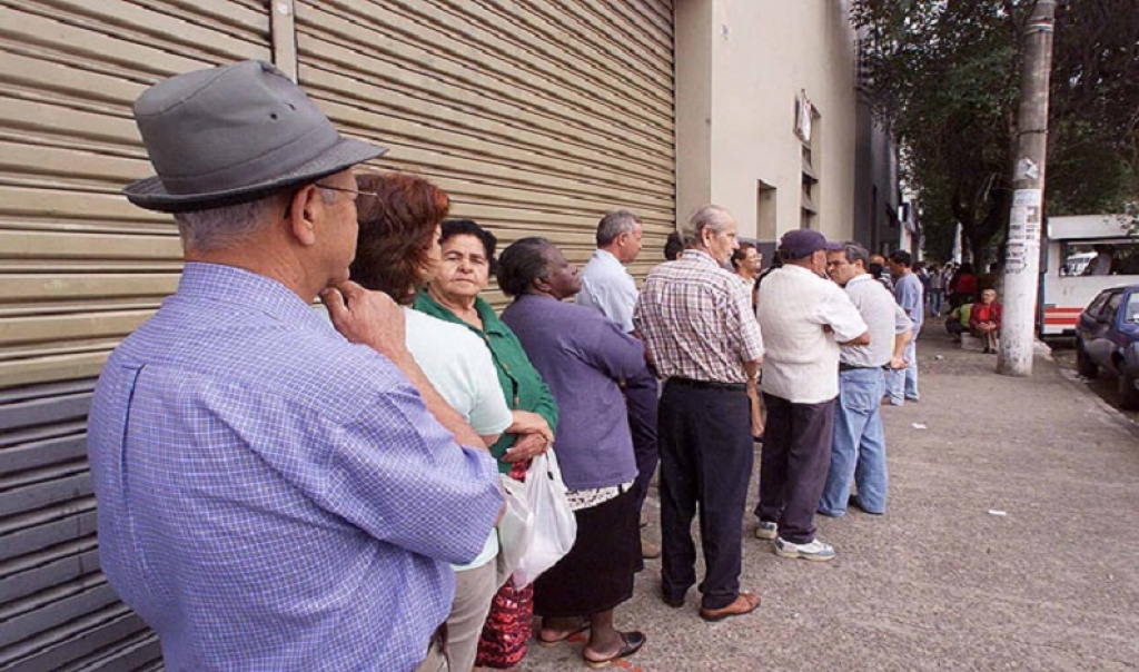 Pessoas acima de 80 anos terão prioridade entre idosos