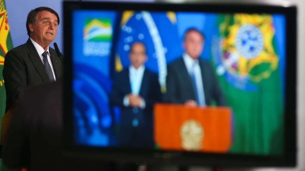 Bolsonaro interrompe férias para se internar em hospital de São Paulo