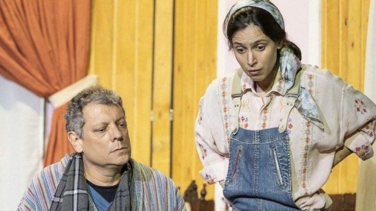 Marcello Airoldi e Mel Lisboa comandam debate com o público no teatro