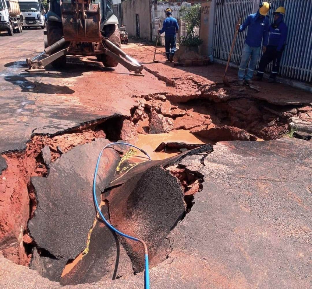 Rede quebra e pode faltar água em bairros da zona norte de Marília