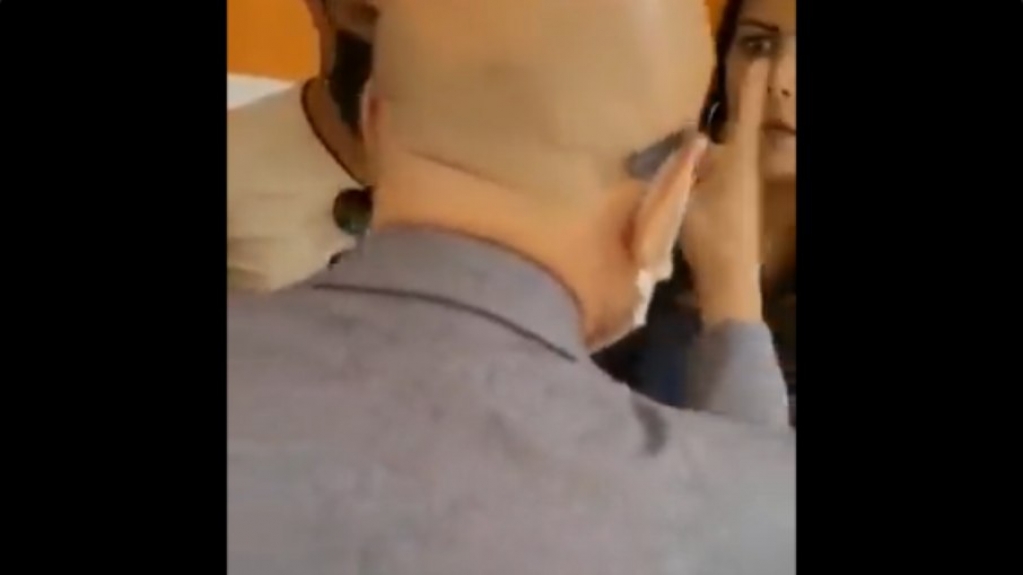 VÍDEO: Deputado federal chama mulher de "p..." durante briga em universidade VÍDEO: Deputado federal chama mulher de "p..." durante briga em universidade