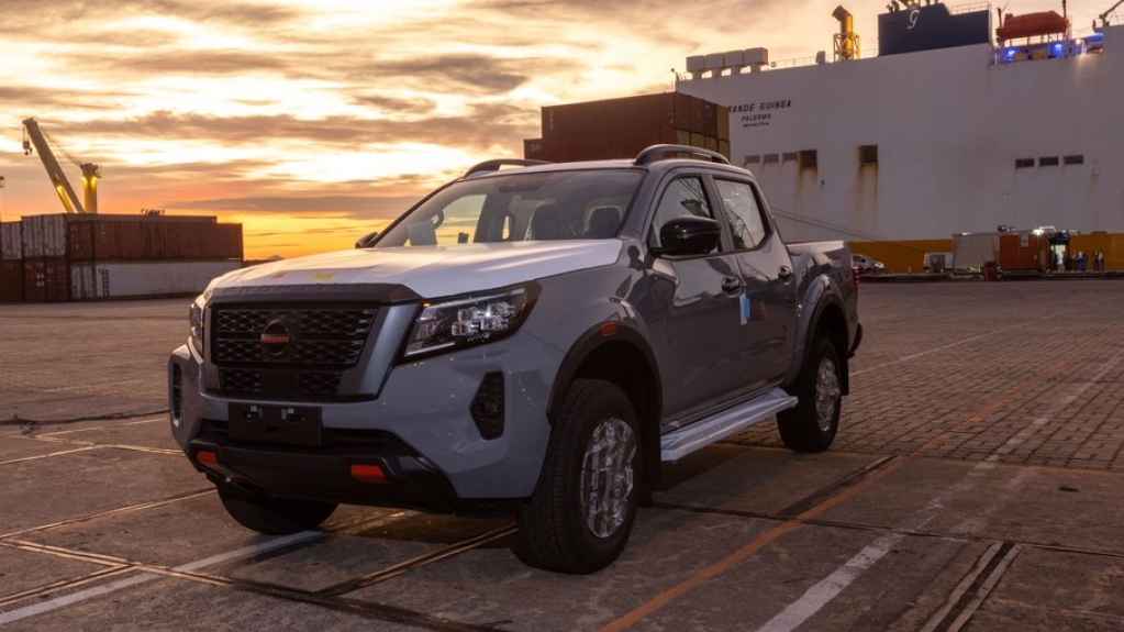 Nissan Frontier da linha 2023 desembarca no Brasil