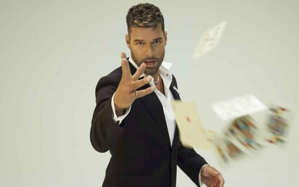 Ricky Martin lança o EP "Play" com seis faixas inéditas