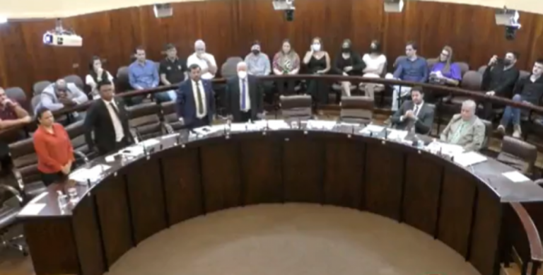 Câmara rejeita comissão para investigar e cassar prefeito; 'sábia', diz Daniel