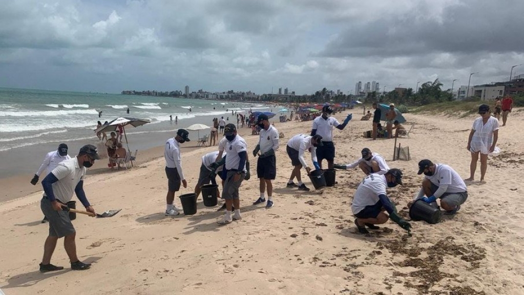 Vestígios de óleo voltam a ser encontrados em praias da Paraíba Vestígios de óleo voltam a ser encontrados em praias da Paraíba