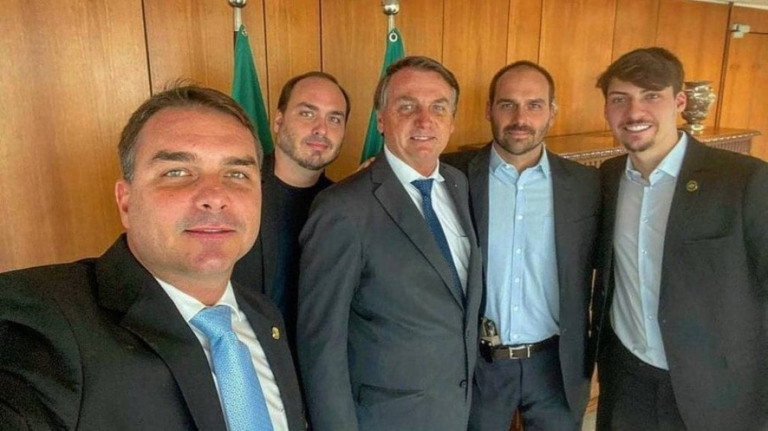 Flávio entra em rota de colisão com os irmãos por causa de Bolsonaro