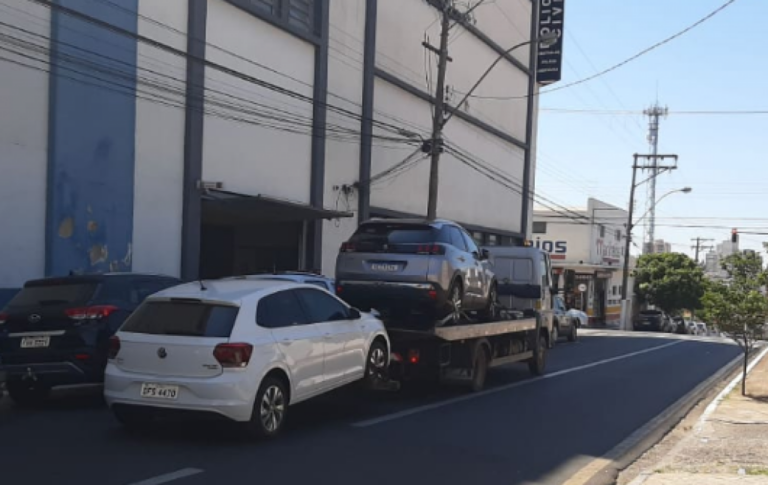 Operação apreendeu veículos e dinheiro em Marília