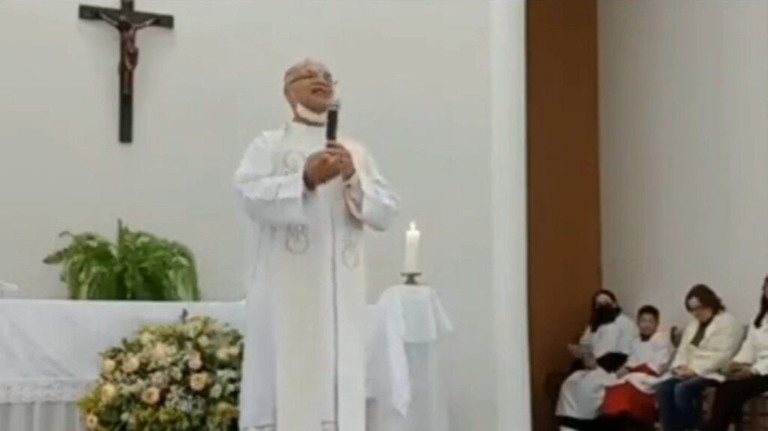 Em novo ataque bolsonarista, padre é hostilizado durante missa no PR