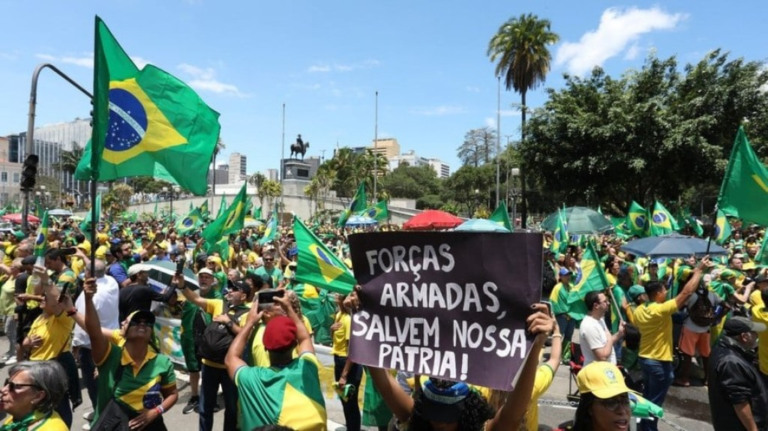 15 ônibus foram depredados por manifestantes em Brasília