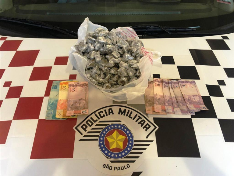 Jovem é preso com maconha e haxixe após fuga e moto travada em Marília