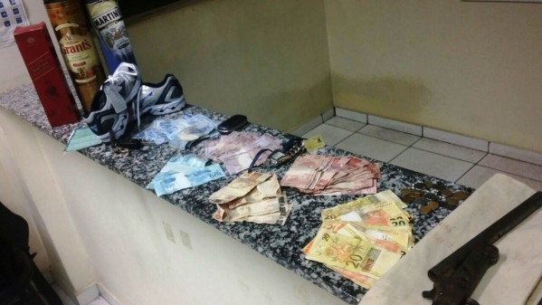 Policia prende acusados de roubo em Vera Cruz